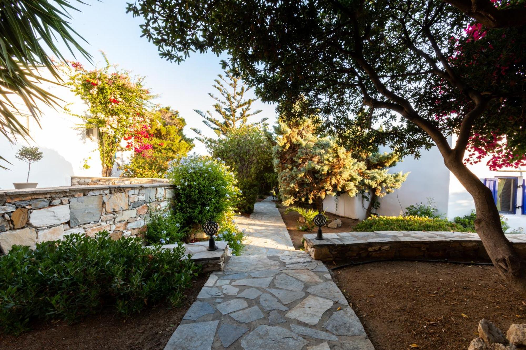 Sunrock Suites Stelida  Exterior photo